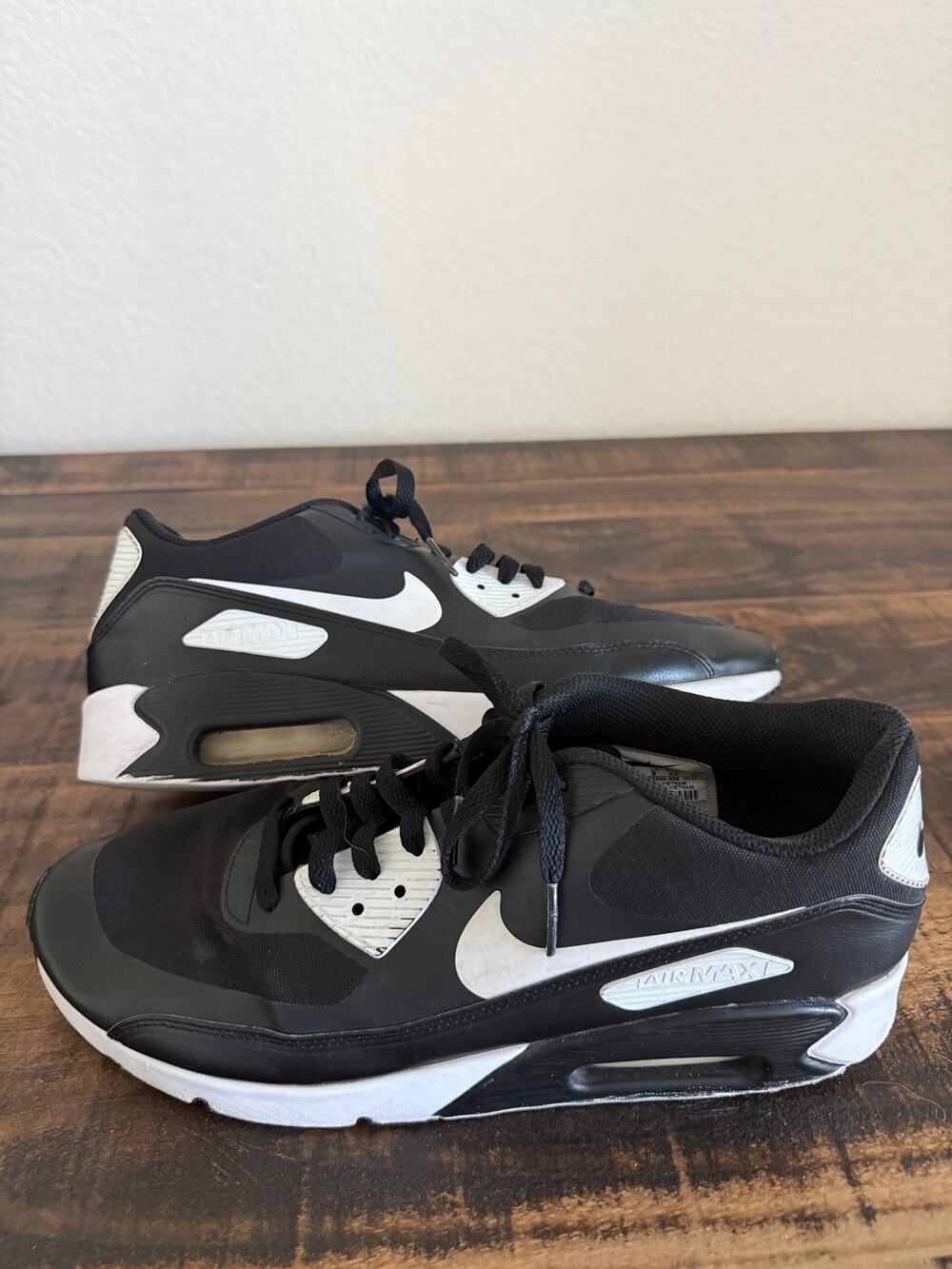 Nike Air Max 90 Essential Men’s Size 10 Black White 875695-008 Sneakers